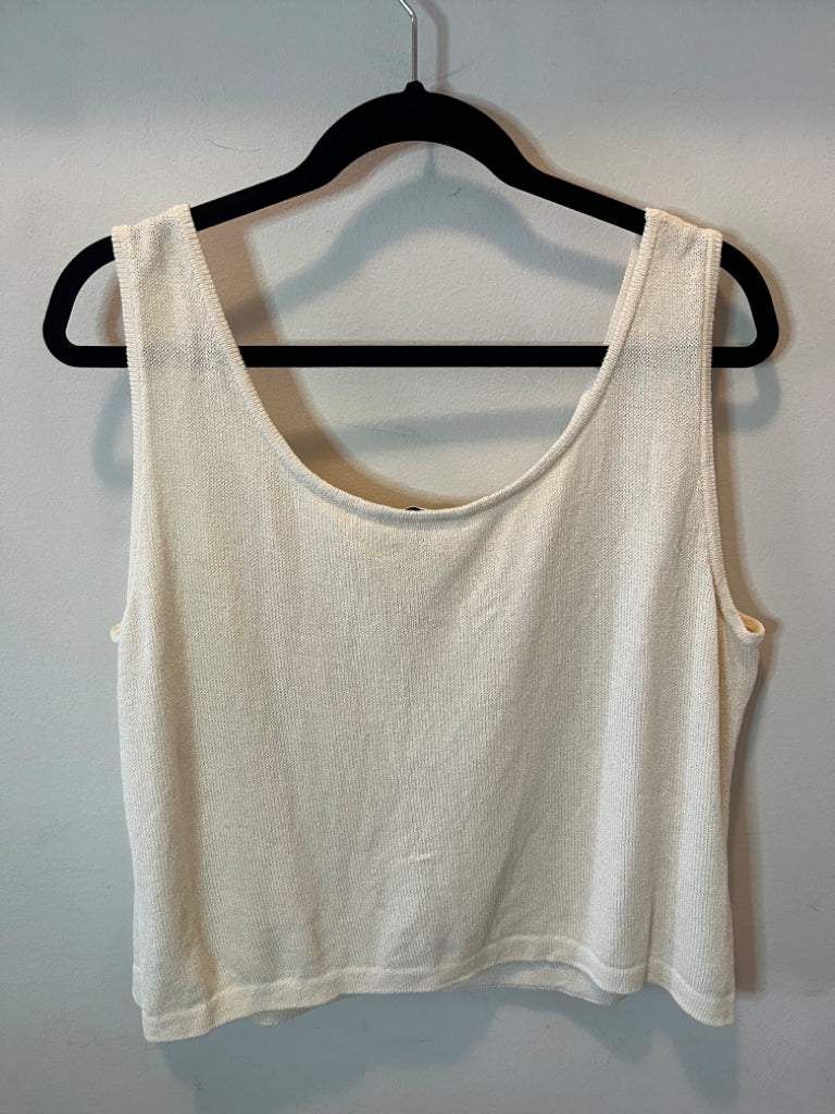 St. John Knit Parchment Colored Shell Size Large