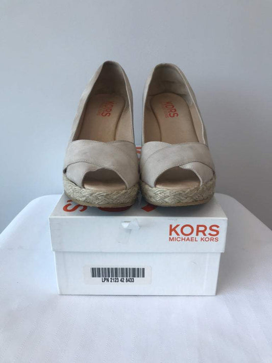 KORS Michael Kors Size 11 Beige Wedges