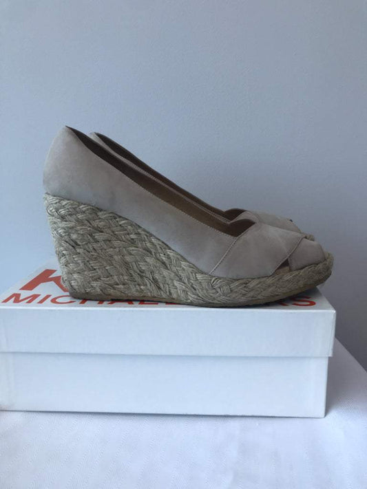 KORS Michael Kors Size 11 Beige Wedges