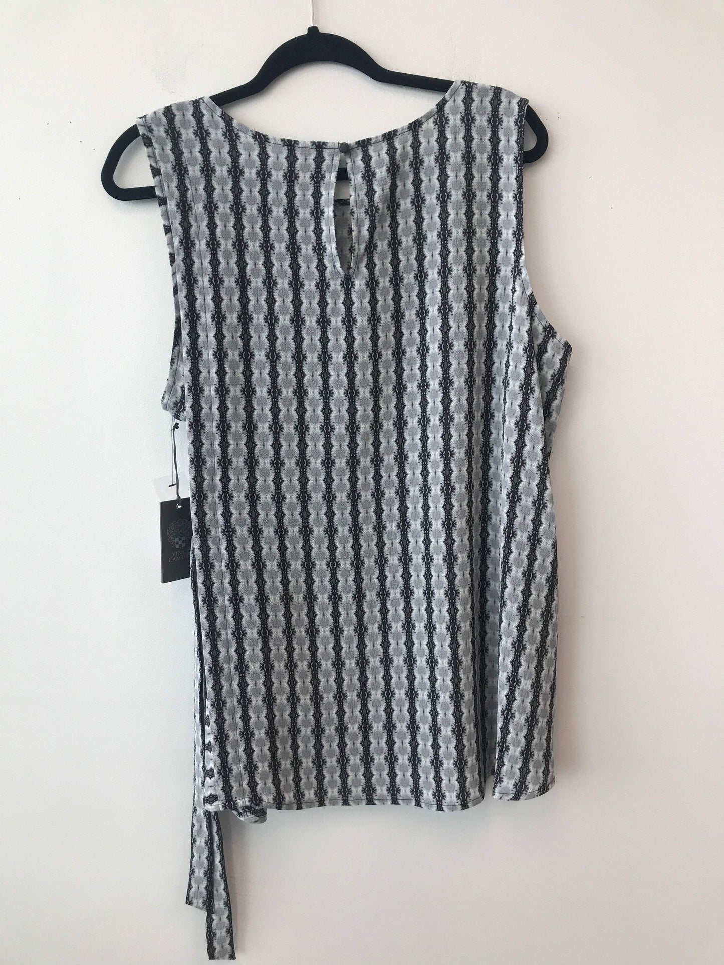 Vince Camuto Size 1X Grey/Black Abstract print Tank Blouse NWT!