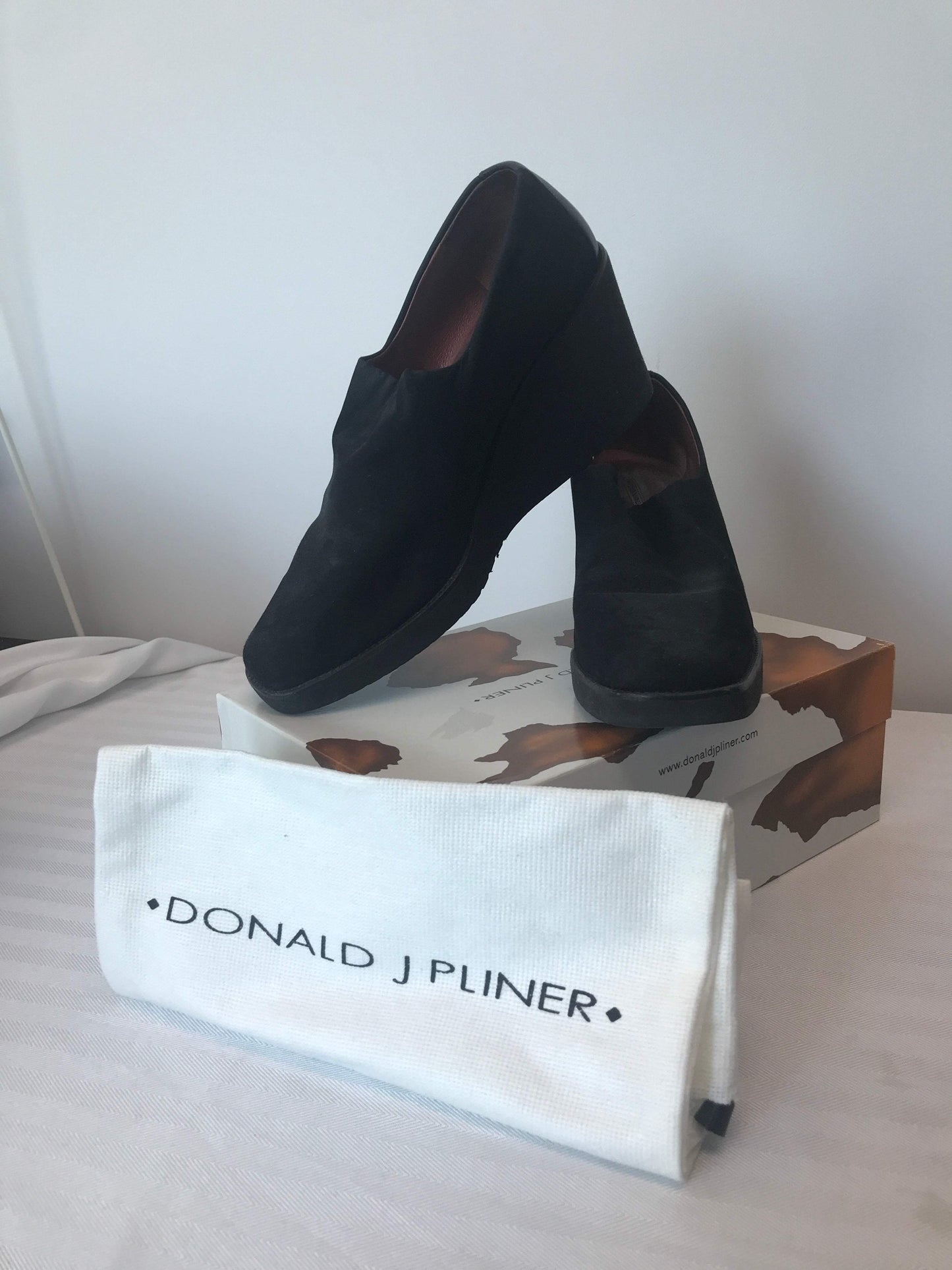 Donald J Pliner Size 11 Closed Toed Wedges
