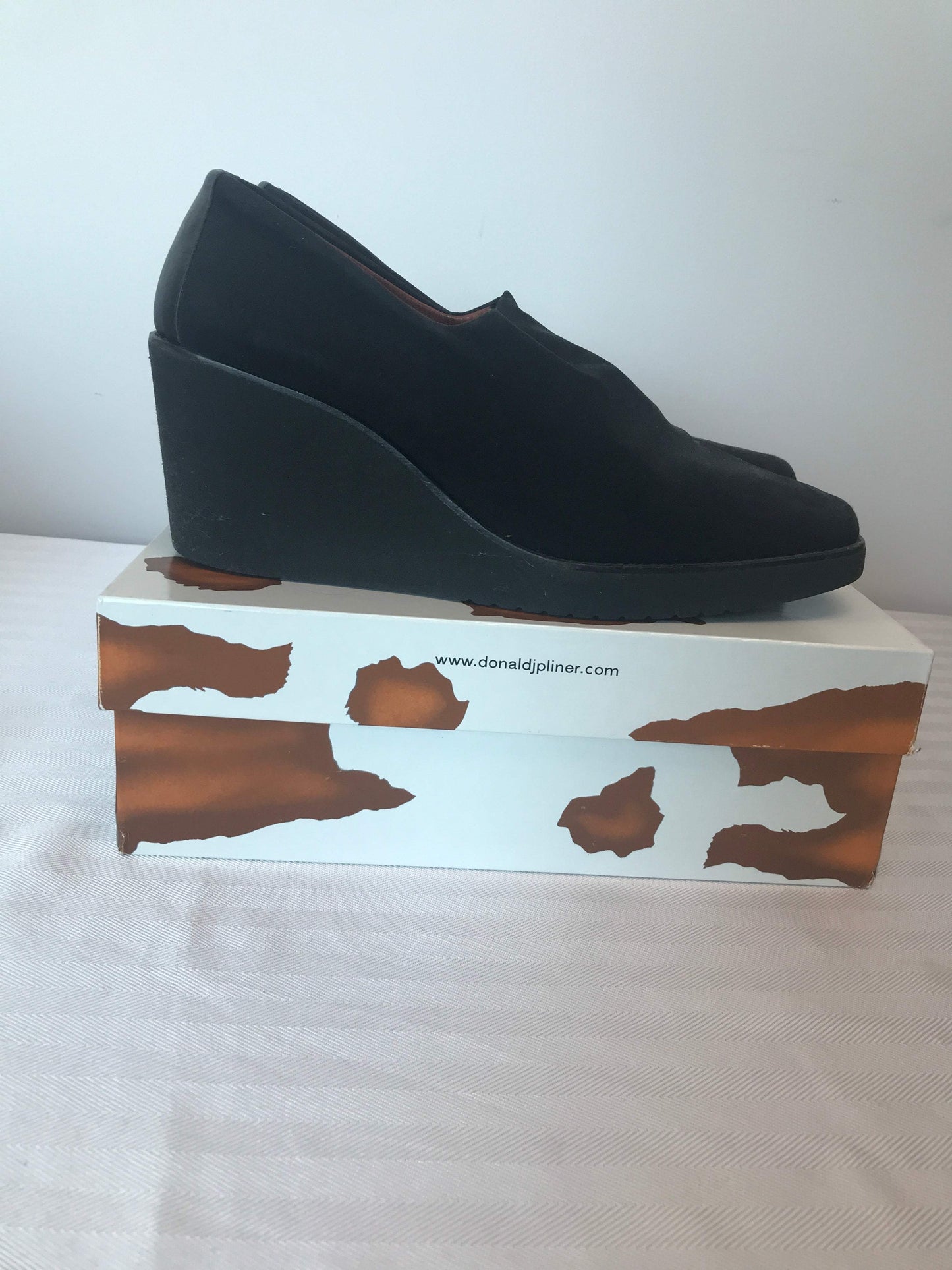 Donald J Pliner Size 11 Closed Toed Wedges