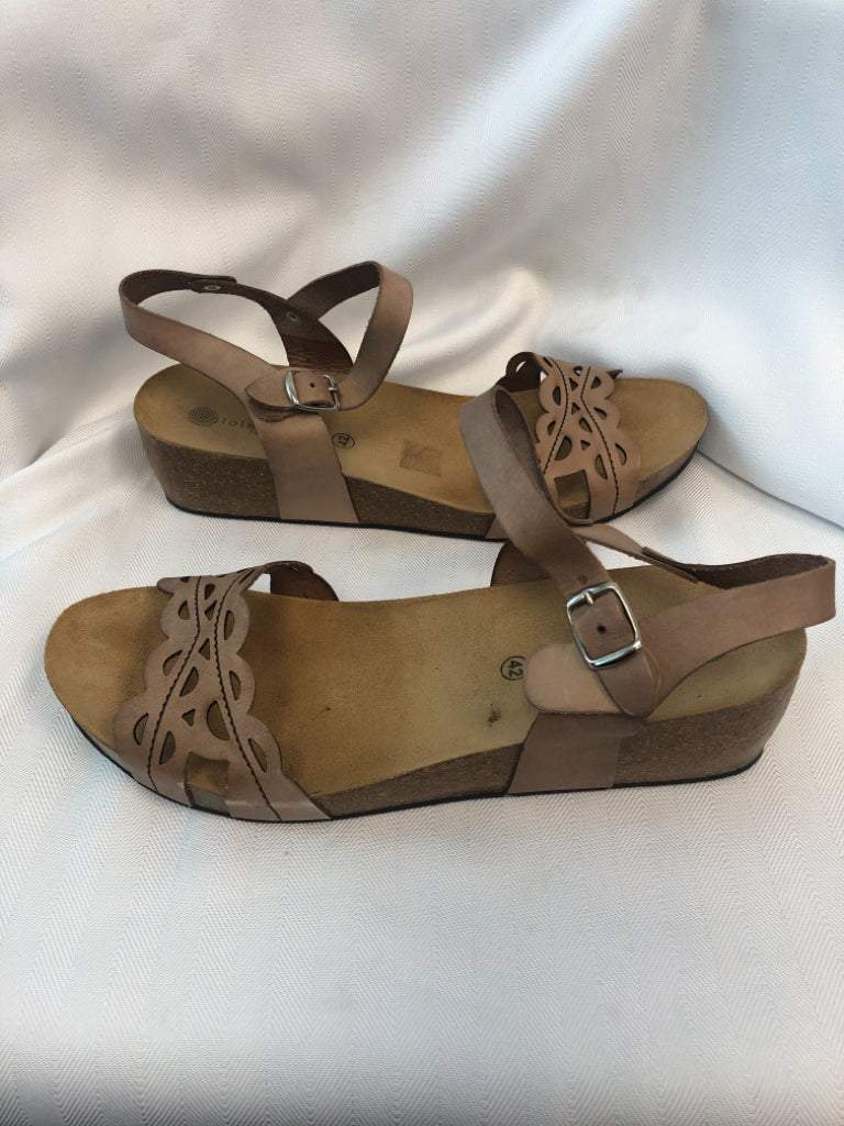 Lola Sabbia Size 11 (UK Size 42) Beige Leather Sandals