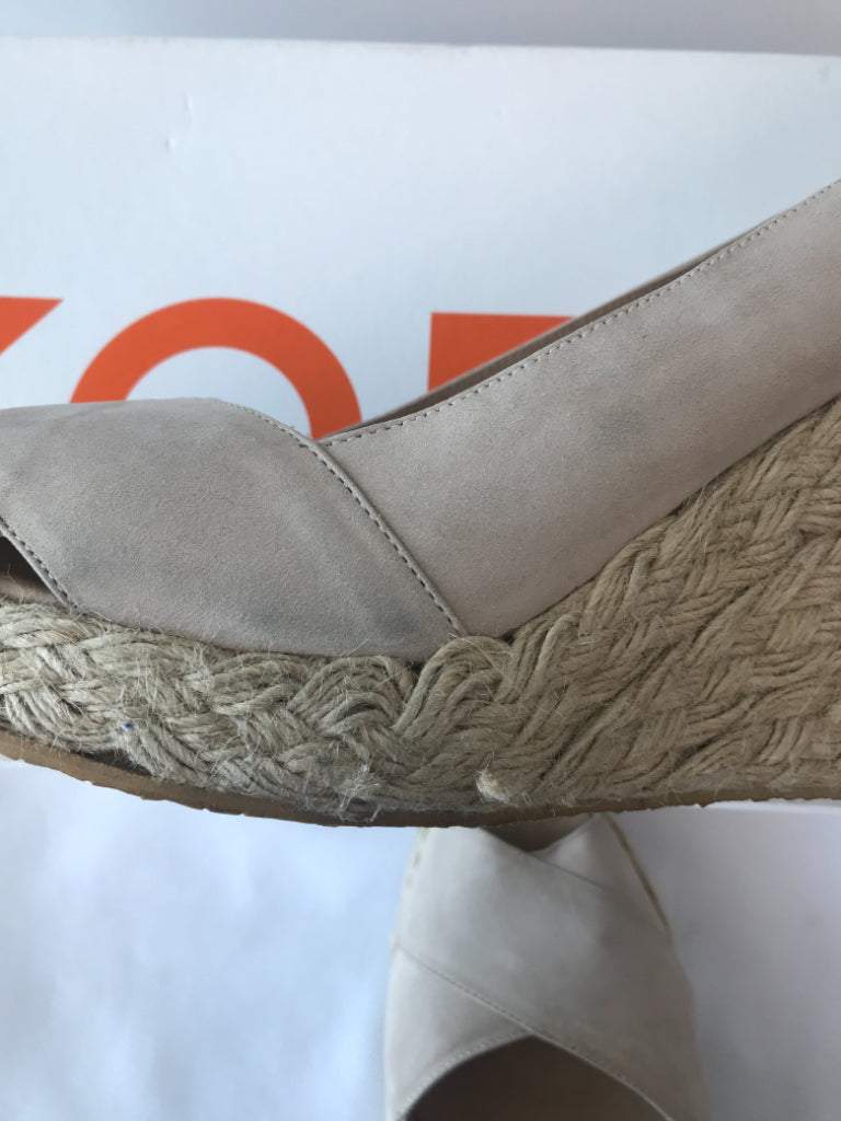 KORS Michael Kors Size 11 Beige Wedges NWT